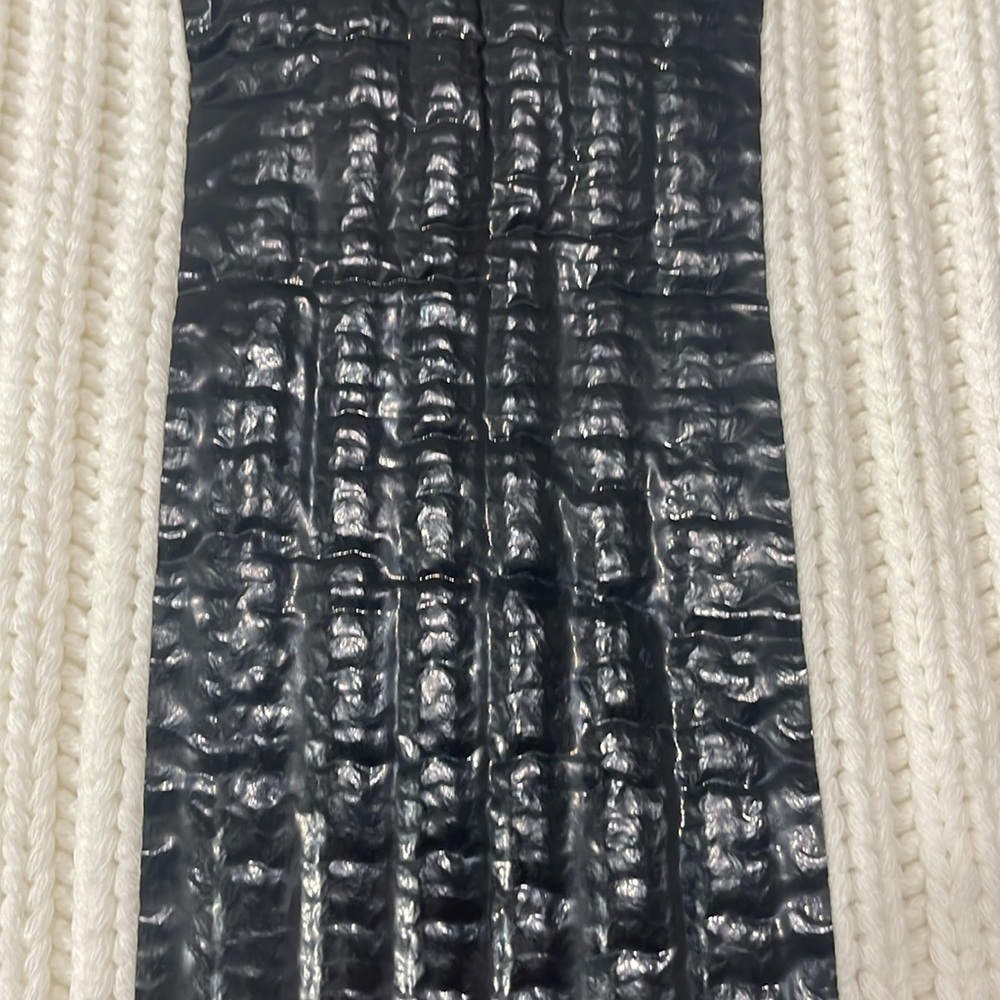 Sportmax White V-Neck Ribbed Sweater Vest with Green and Black Accents - Picture 6 of 9